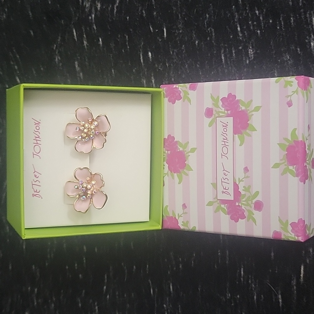NIB Betsey Johnson Pierced Earrings Pink Flower Crystals Leverback Closure 1" - Picture 4 of 8